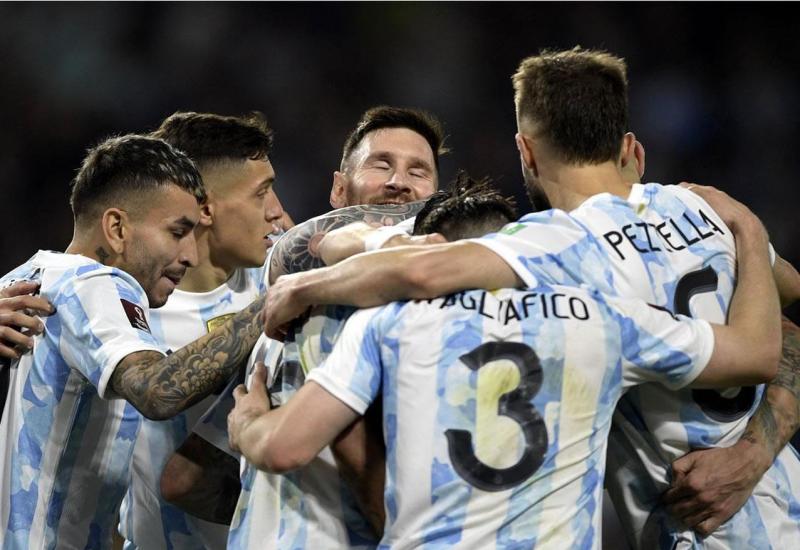Argentina slavila, Messi brine navijače 